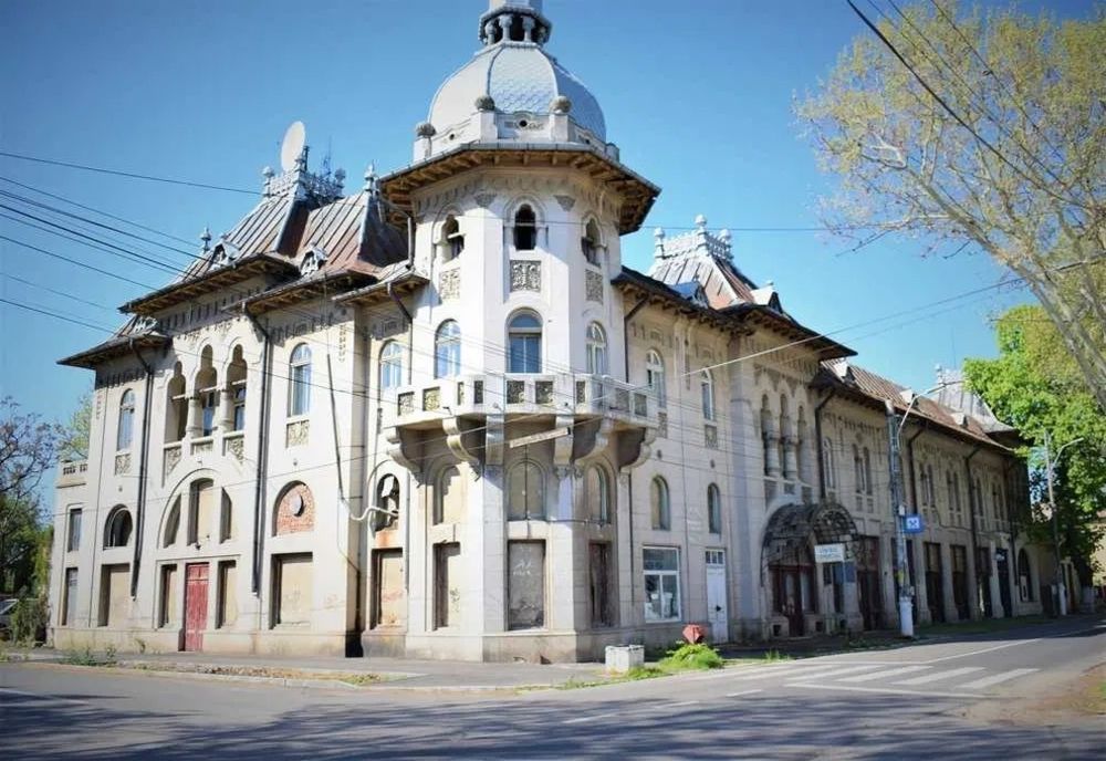 Hotel ce funcţionează într-un imobil monument istoric din Corabia, scos la vânzare