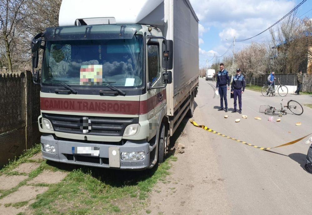 O femeie în vârstă de 72 de ani, din Corabia, a murit după ce a fost acroşată de o autoutilitară, în timp ce mergea pe bicicletă