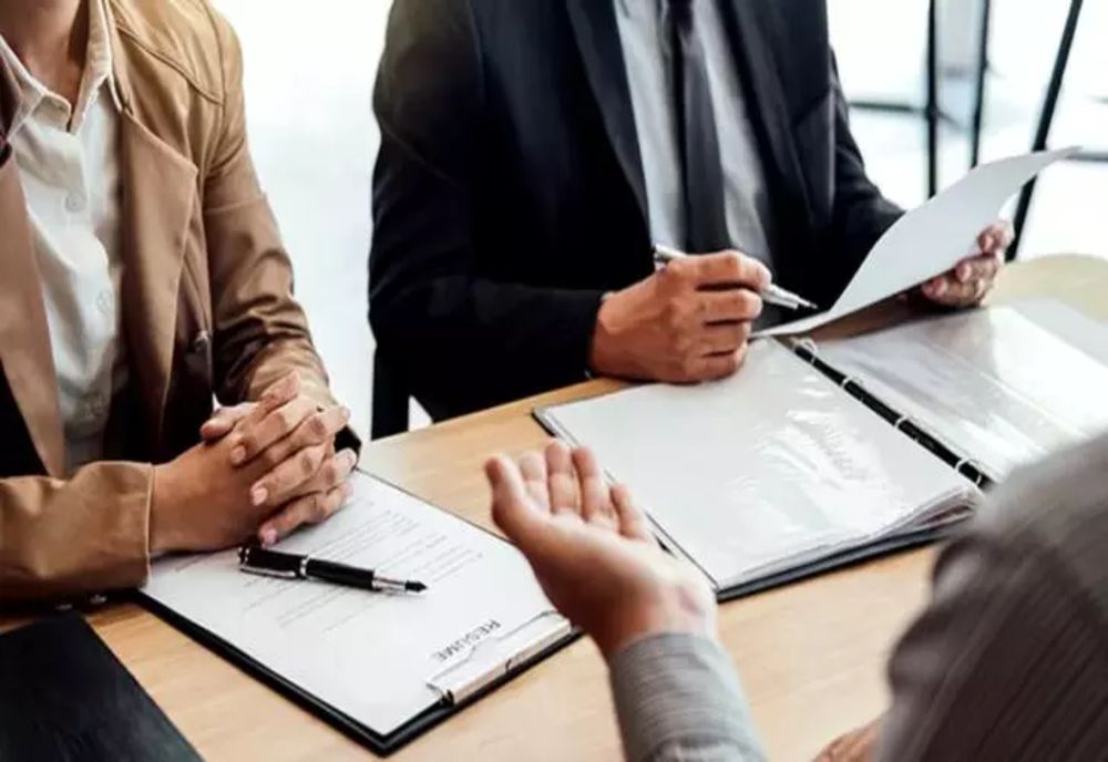 Mai multe instituţii de stat din Olt fac angajări