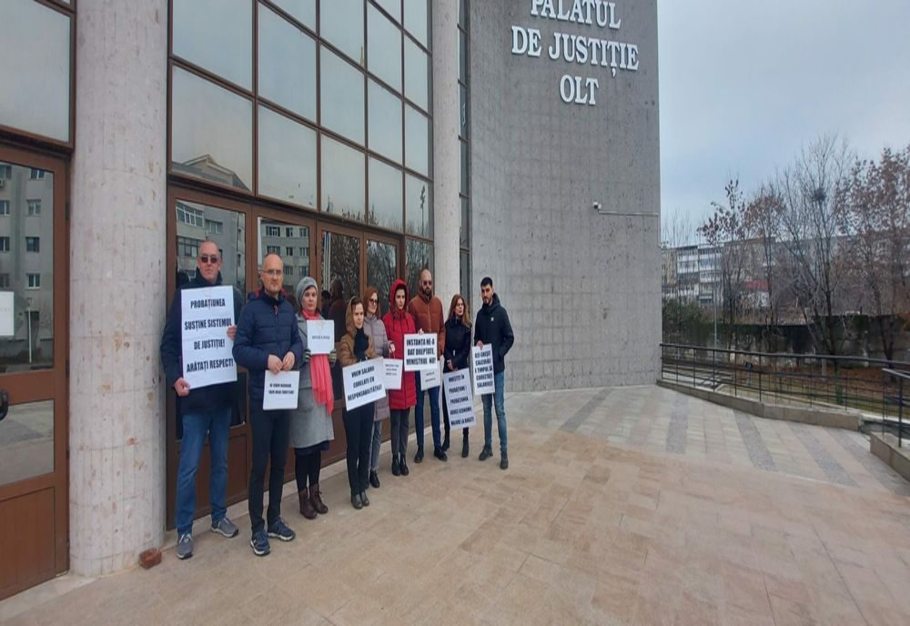 Probaționiștii, nemulțumiți: Salariile reduse după proteste și grevă