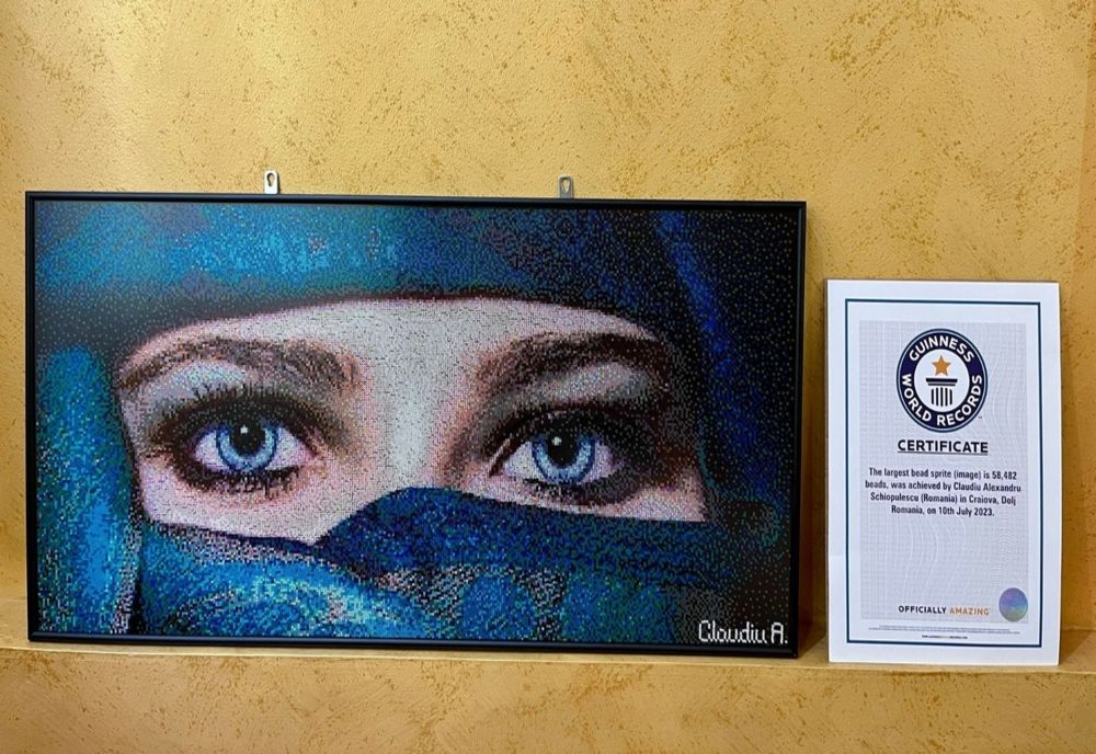 Un tânăr din Craiova a intrat în Cartea Recordurilor cu o lucrare realizată handmade
