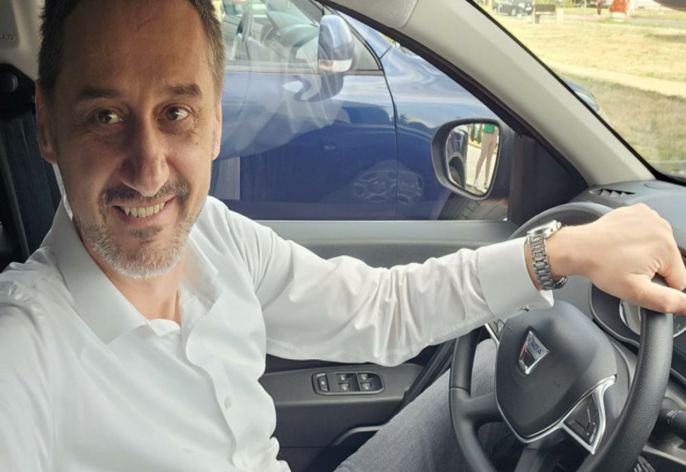 Reacția prefectului de Olt după ce i-a luat foc mașina în trafic: Refuz să cred că nu a fost decât un accident nefericit