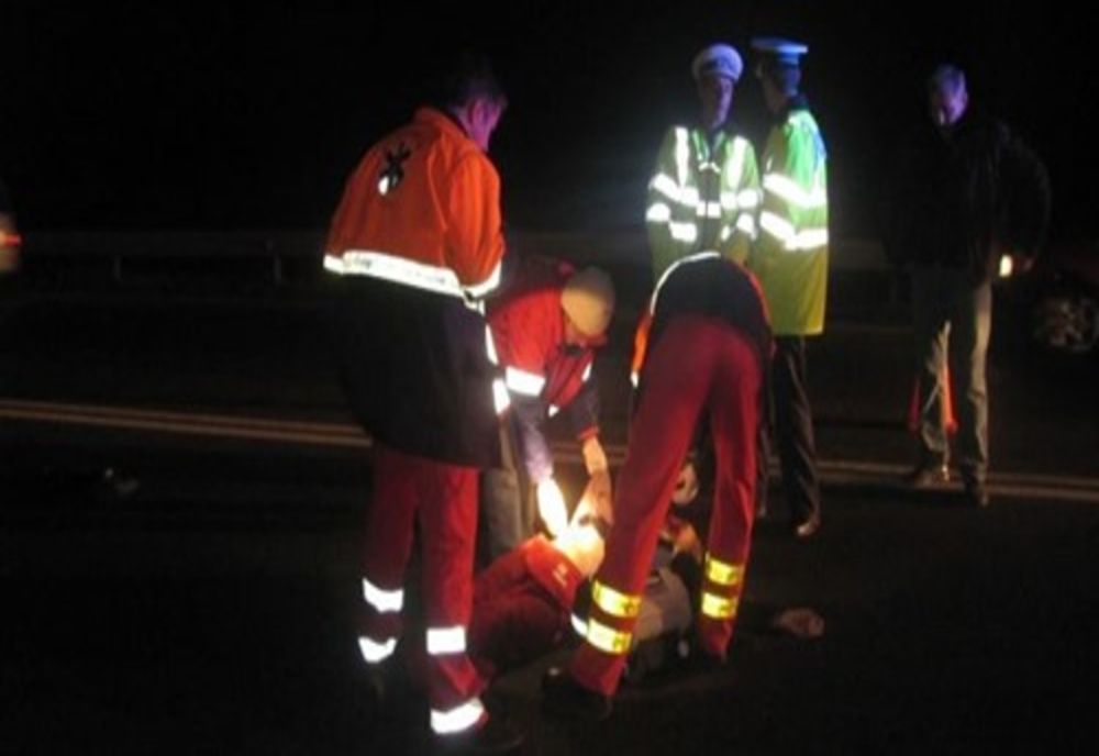 Un tânăr drogat a murit în brațele polițiștilor din Olt. Bărbatul a înghițit COCAINĂ ca să ascundă probele