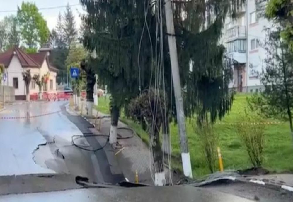 Măsuri pentru zona surpată din Slănic Prahova: zeci de locuitori și-au abandonat casele