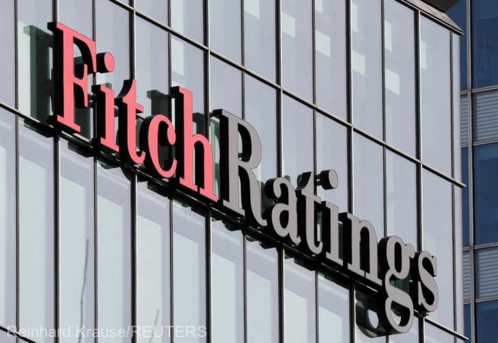 Agenţia de rating Fitch menţine ratingul de țară pe ultima treaptă recomandată investițiilor. România scapă de retrogradare