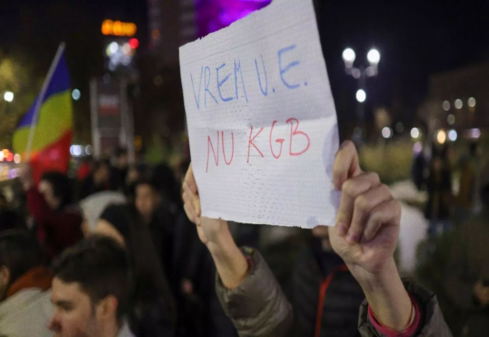 PROTESTE ÎN ROMÂNIA DUPĂ INTRAREA LUI CĂLIN GEORGESCU ÎN TURUL 2