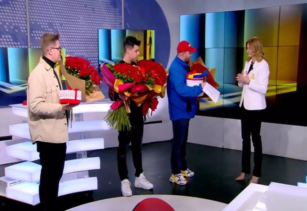 ROMÂNII DIN DIASPORA SUNT ALĂTURI DE ANCA ALEXANDRESCU. JURNALISTA A PRIMIT SUTE DE TRANDAFIRI, DREPT MULȚUMIRE PENTRU CĂ LE SPUNE SEARĂ DE SEARĂ ADEVĂRUL