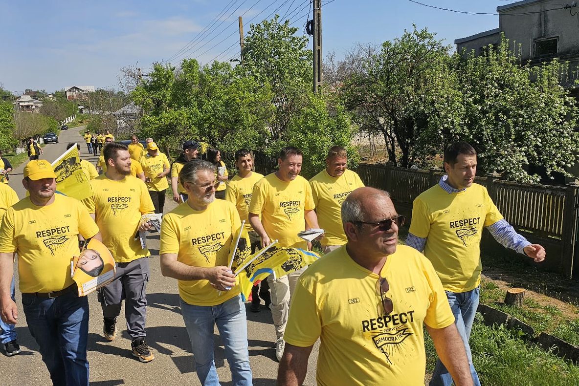 CANDIDATUL AUR ESTE ÎN PLINĂ CURSĂ ELECTORALĂ ÎMPOTRIVA SISTEMULUI VECHI