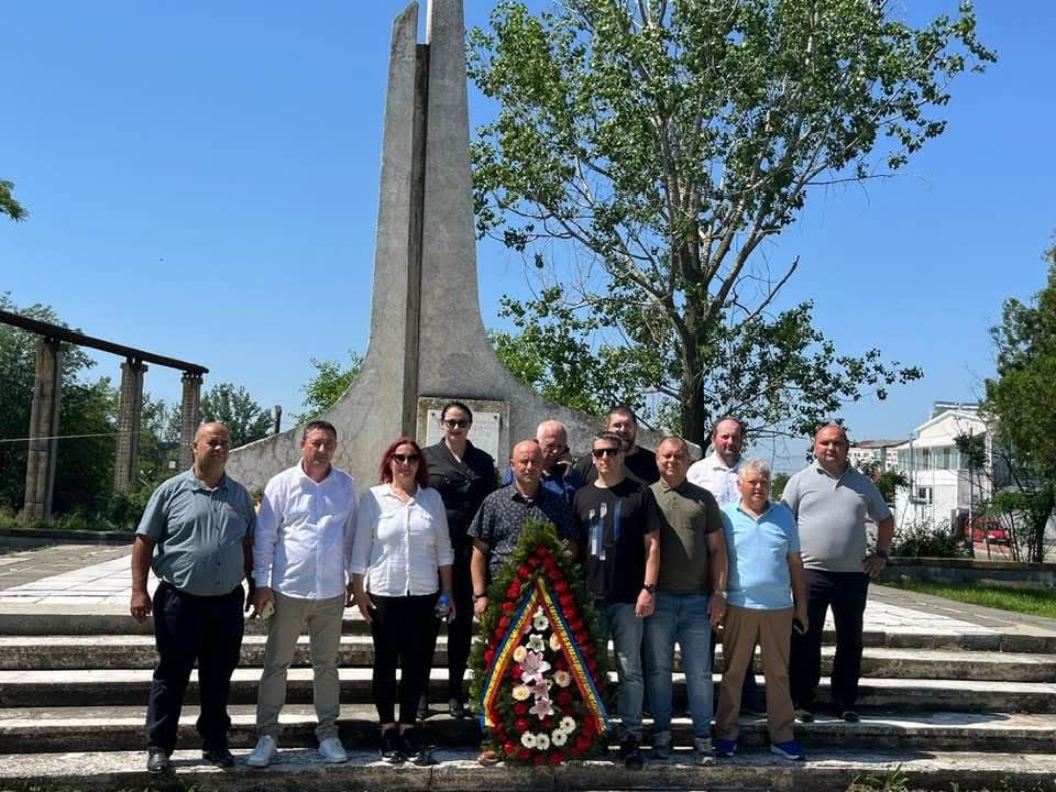 AUR OLT A COMEMORAT TRATATUL DE LA TRIANON LA CIMITIRUL EROILOR DIN SLATINA