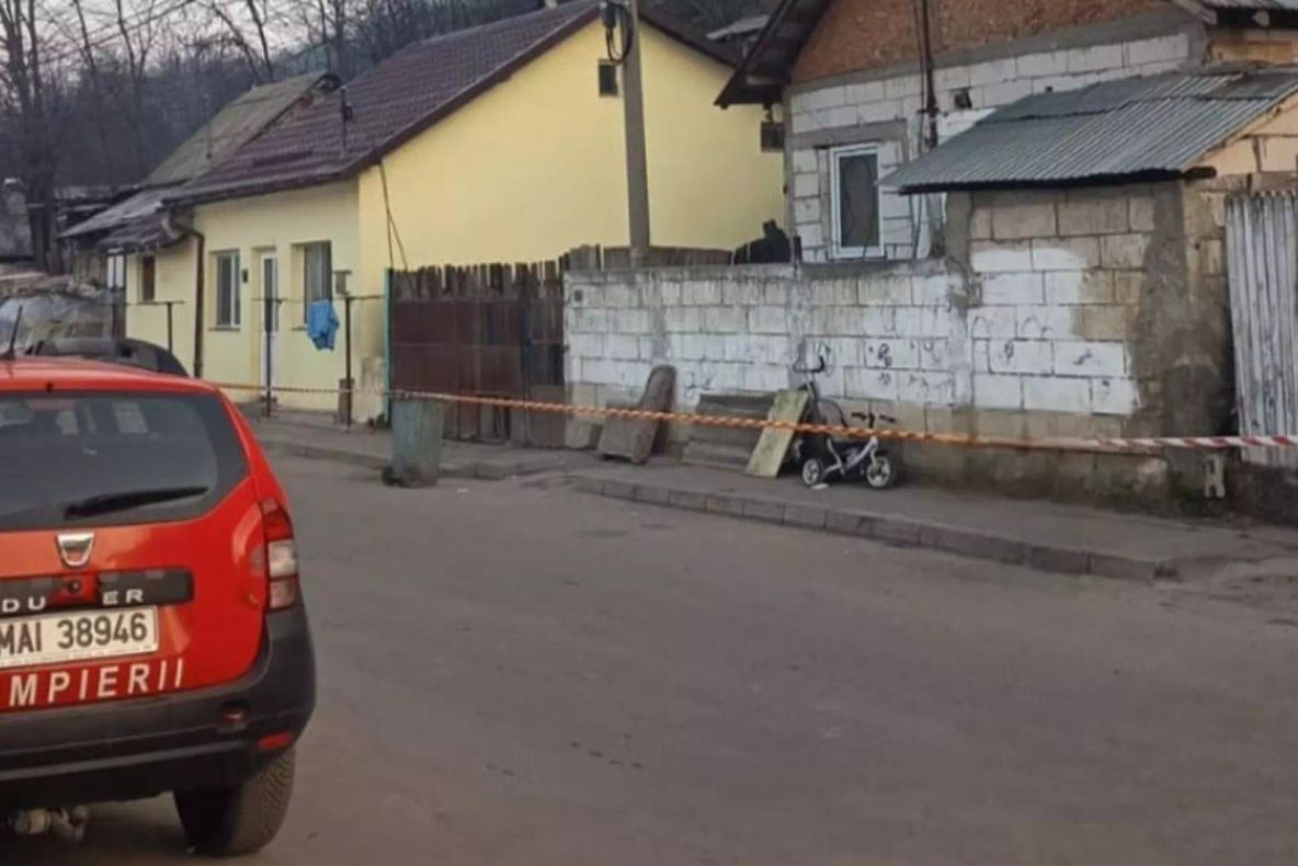 Alunecare de teren în Slatina: 25 de persoane relocate, printre care și 9 copii. Două locuințe, afectate