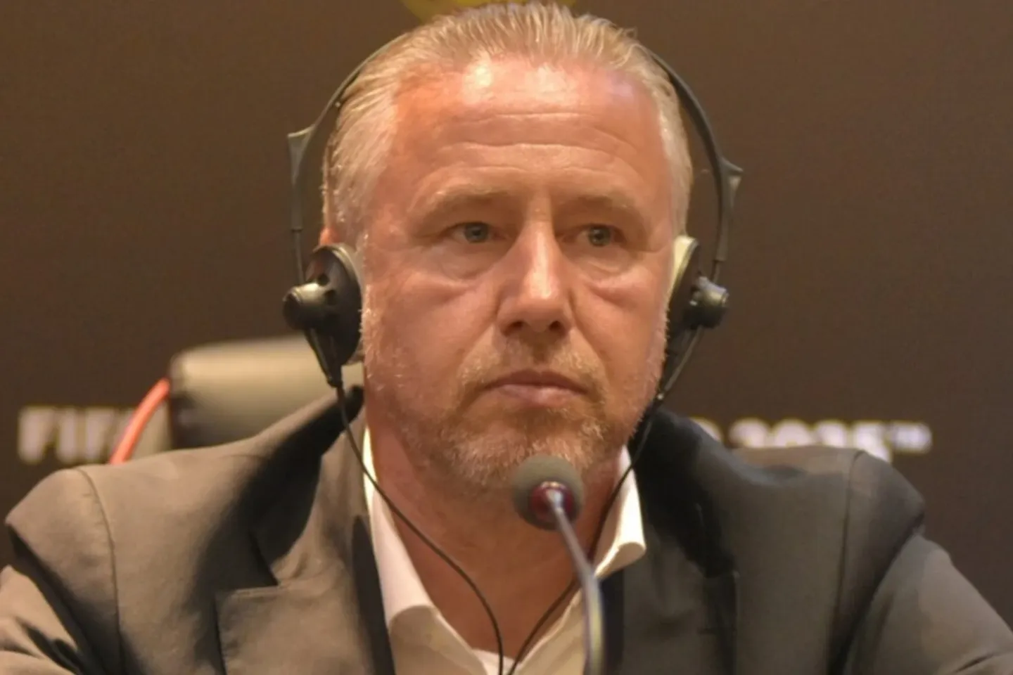 Probleme pentru Laurențiu Reghecampf înainte de primul antrenament la FCSB. Lotul este decimat