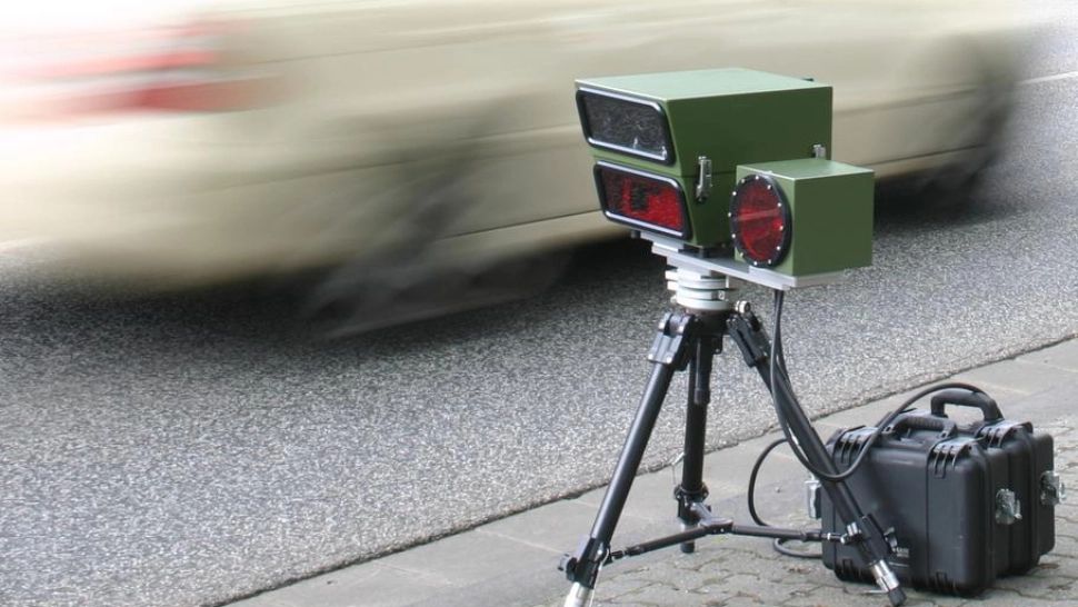 Șofer din Argeș, surprins gonind cu 217 km/h pe DEX 12 Pitești–Craiova! Bărbatul, lăsat fără permis patru luni