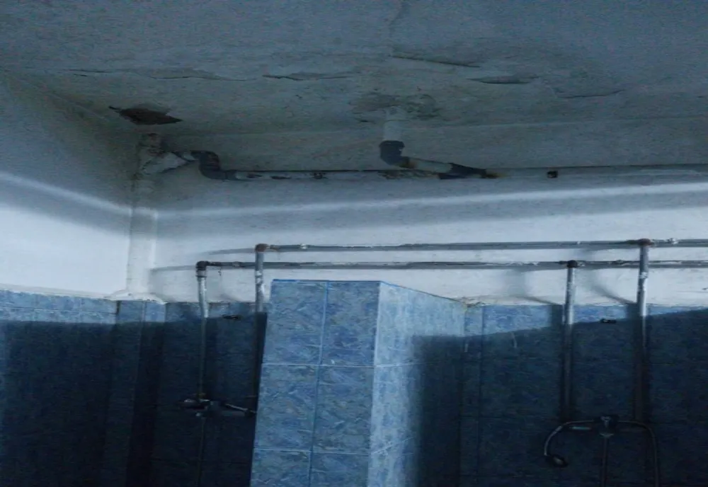 În ce condiţii IMPROPRII sun cazaţi cursanţii Şcolii de Poliţie Slatina. Conducerea IGPR, sesizată - FOTO