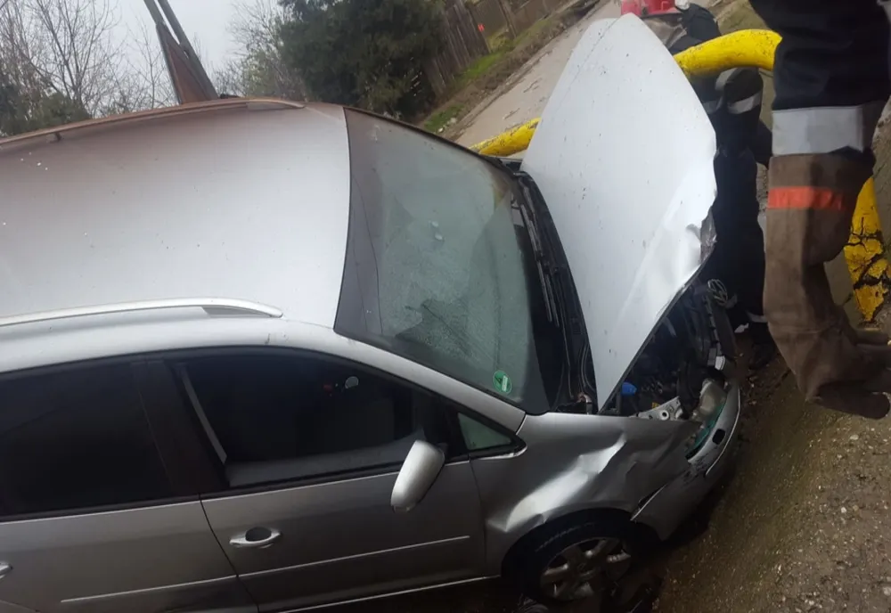 Persoane evacuate, la Drăgăneşti-Olt, după ce o conductă de gaze a fost avariată de un accident rutier