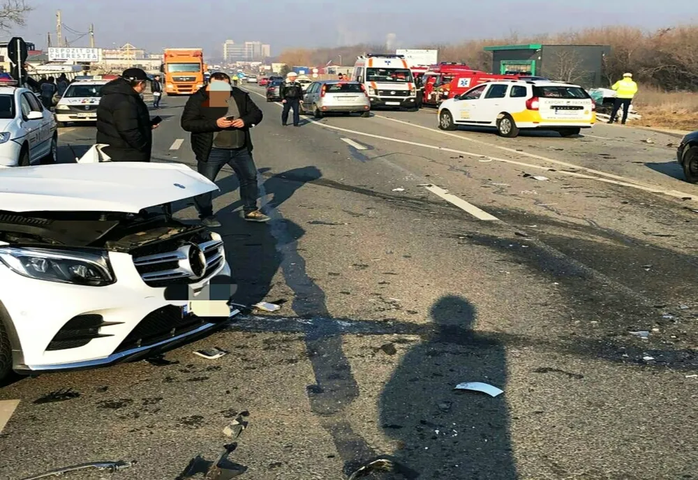 Un şofer din Balş a provocat un accident la Craiova, iar trei persoane au ajuns la spital