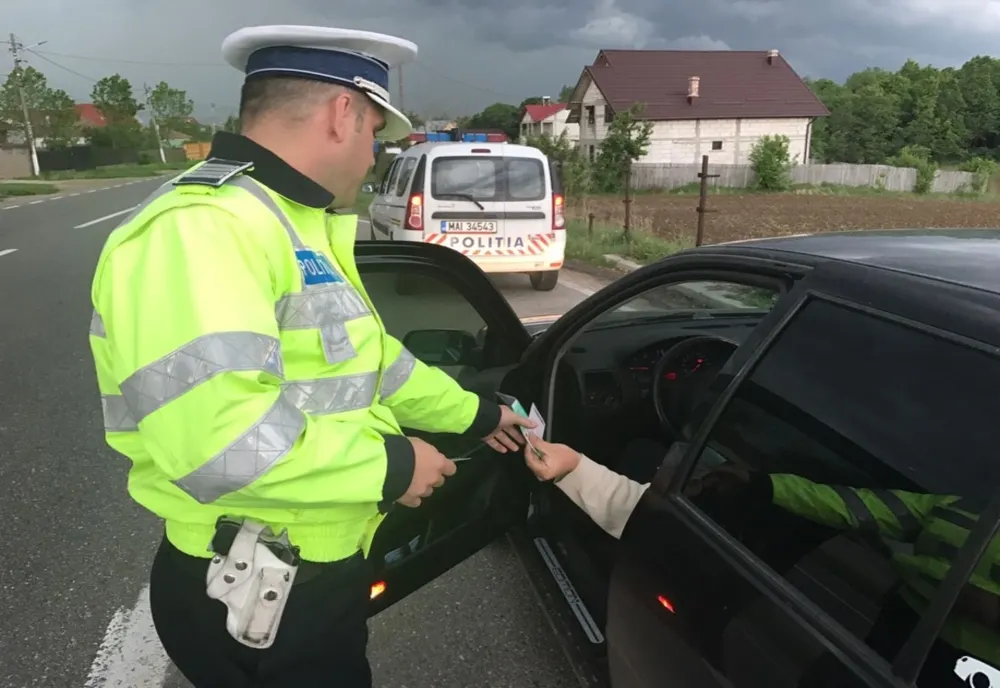 Poliţiştii din Olt, acţiune la final de săptămână. Sute de amenzi aplicate şi zeci de permise de conducere reţinute