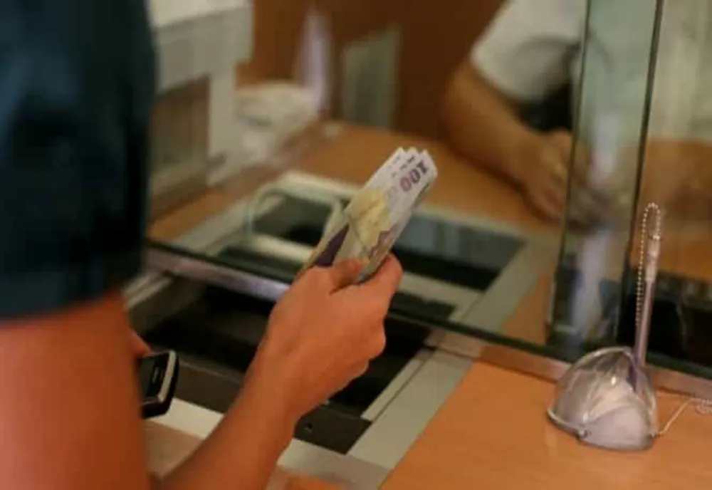 Acuzaţii către "Ordonanţa Cîţu": La un credit ipotecar de 60.000 euro pe 30 ani, rata lunară crește cu 180 lei, pe urmatorii 5 ani