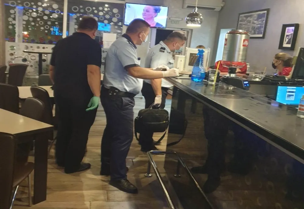 Olt: Amenzi pentru restaurante care aveau clienţi în interior