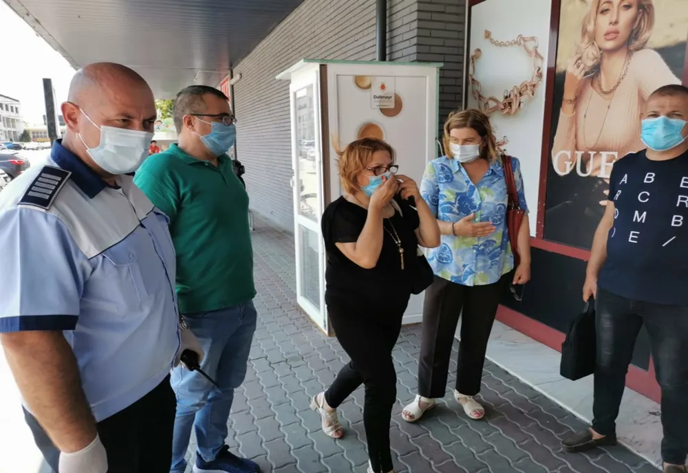 Olt: Amenzi pentru nepurtarea măştii în interior