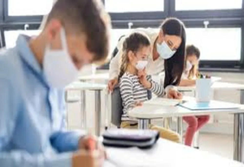 O şcoală din Olt a trecut pe scenariul roşu, după testarea pozitivă a unui profesor. Cinci cadre didactice din judeţ au COVID-19