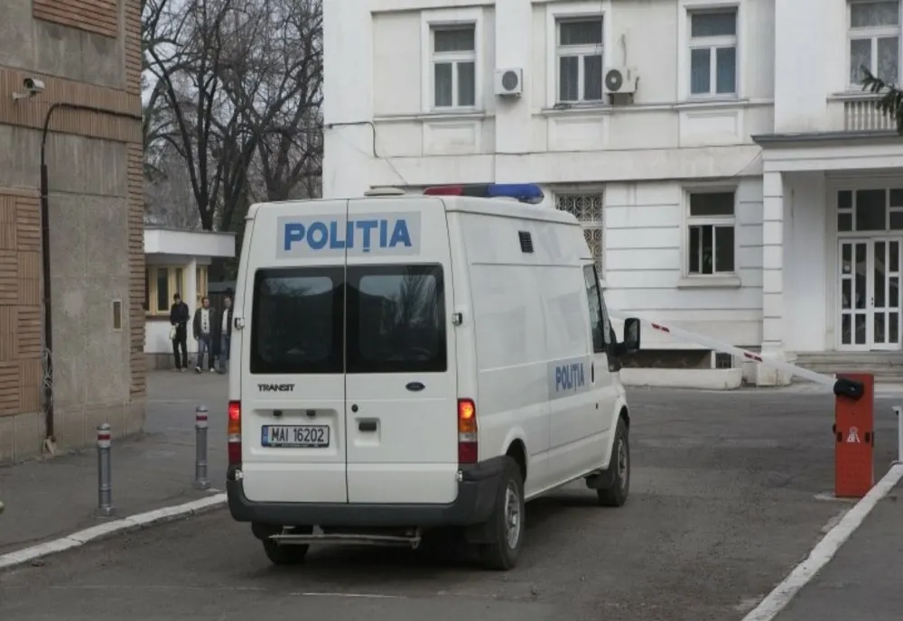 Slatina: Dat în urmărire pentru infracţiuni în Italia, depistat de poliţişti