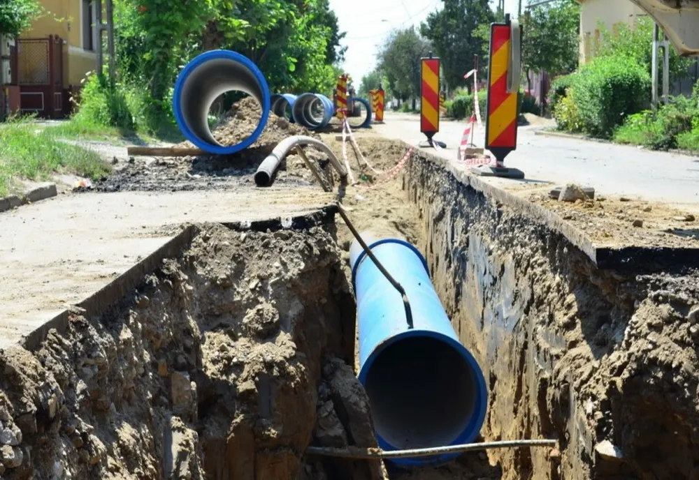 Fonduri europene pentru reabilitarea reţelelor de apă şi canal din Caracal. Lucrările încep în scurt timp