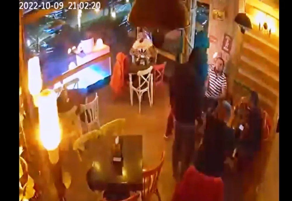 Olt: Focuri de armă în urma unui scandal într-un local din Balş (VIDEO)
