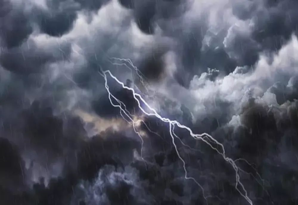ALERTĂ METEO: CODURI PORTOCALIU ȘI GALBEN DE FURTUNI EMISE DE ANM