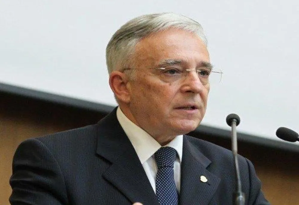 MOTIVELE CREȘTERII RECORD A MONEDEI EURO. MUGUR ISĂRESCU: „CURSUL DE SUB 5 LEI ERA IMPOSIBIL DE APĂRAT”