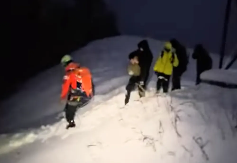 4 TURIȘTI STRĂINI ÎNZĂPEZIȚI, SALVAȚI DIN MUNȚII APUSENI