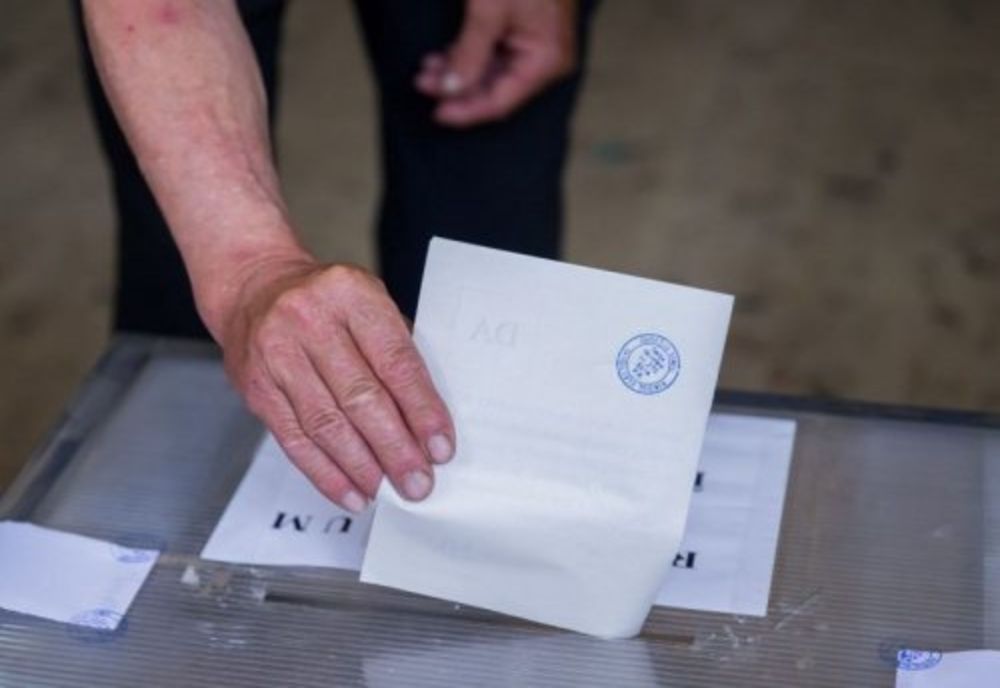 Într-o secţie de votare din Olt s-a depăşit prezenţa de 100% la urne, încă de la prânz