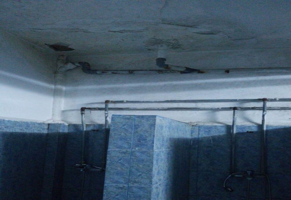 În ce condiţii IMPROPRII sun cazaţi cursanţii Şcolii de Poliţie Slatina. Conducerea IGPR, sesizată - FOTO