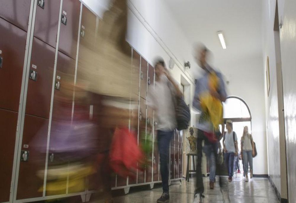  Două angajate ale unui liceu, cercetate penal după ce au furat din mâncarea elevilor 