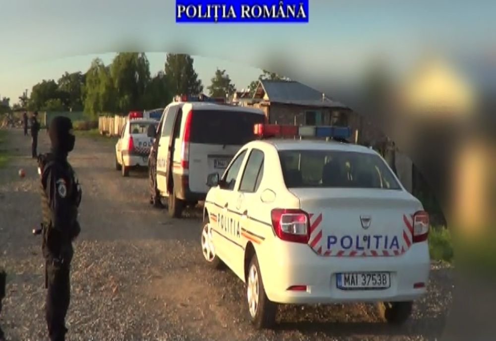 Hoţi din locuinţe, săltaţi de mascaţi. 15 percheziţii în două oraşe şi două comune din Olt - VIDEO