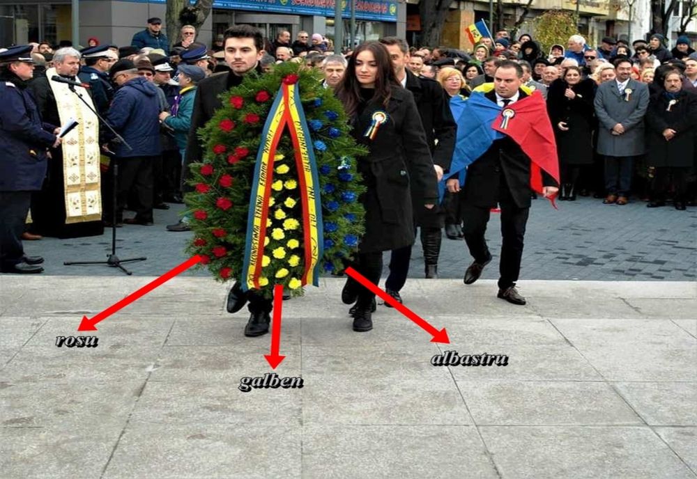 GAFĂ. O coroană de flori cu ordinea culorilor tricolorului inversată, depusă de liberii din Slatina
