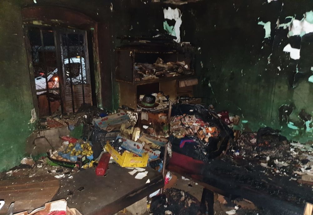 Olt: Doi bărbaţi, răniţi în incendiul care le-a cuprins locuinţa
