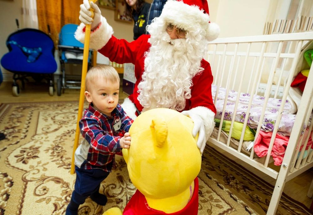 Campania „Şi tu poţi fi Moş Crăciun”, la final. Cadourile donate de slătineni au ajuns la destinatari