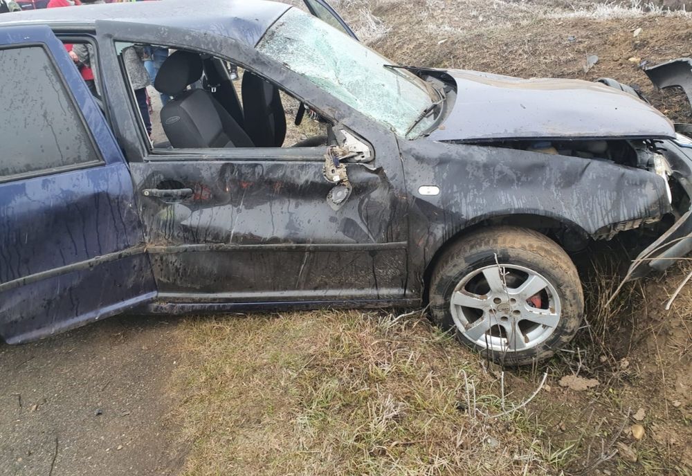 Accident cu trei răniţi, pe un drum din Olt