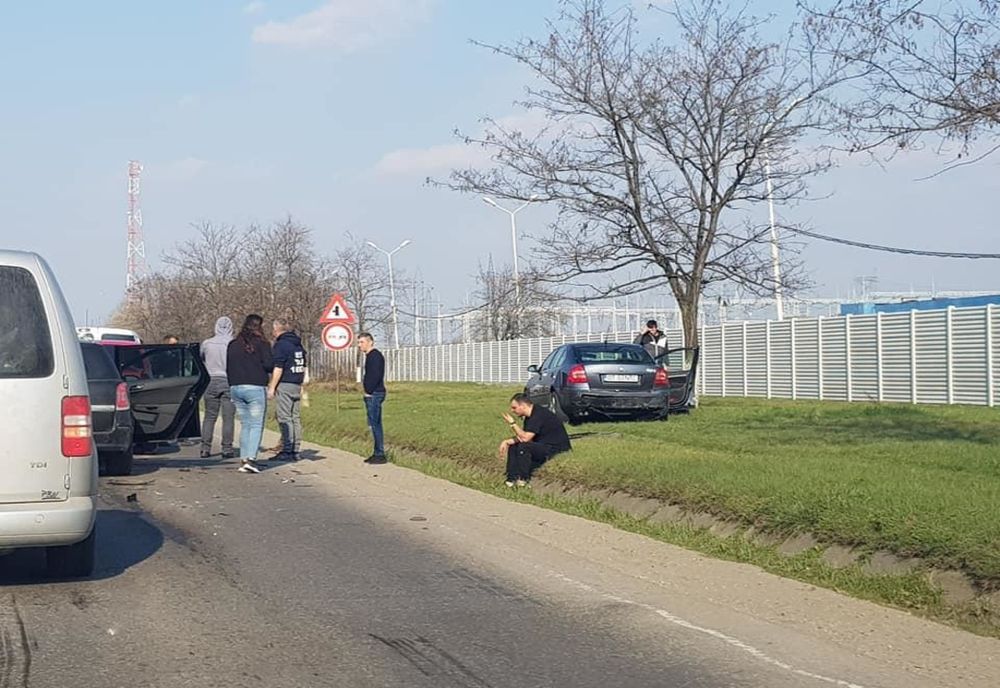 Două persoane rănite, într-un accident rutier la intrarea în Slatina