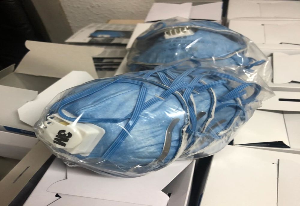 Slatina: Prinşi când vindeau măşti de protecţie 3M la suprapreţ