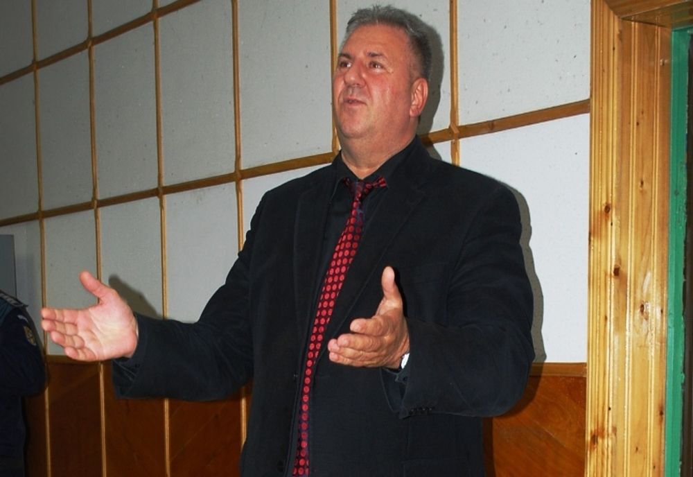 Ieşit la pensie acum şapte ani, în urma scandalului sexual cu poliţista Melania Renghea, fostul şef al IPJ Olt candidează la şefia CJ