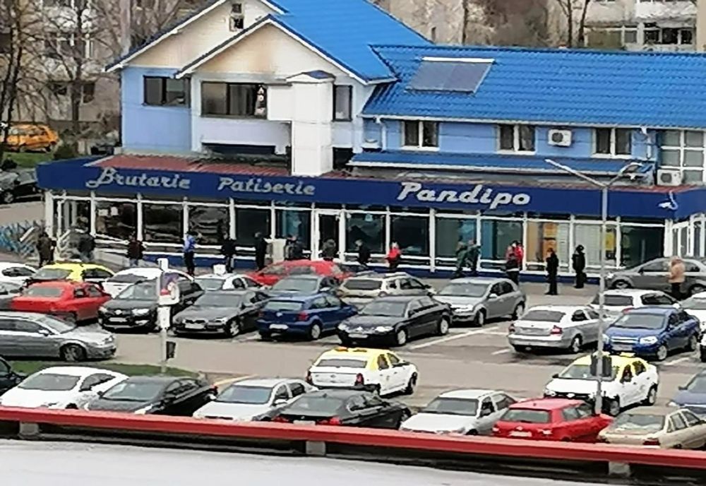 VIDEO. Cozi la supermarketurile şi magazinele de pâine din Slatina