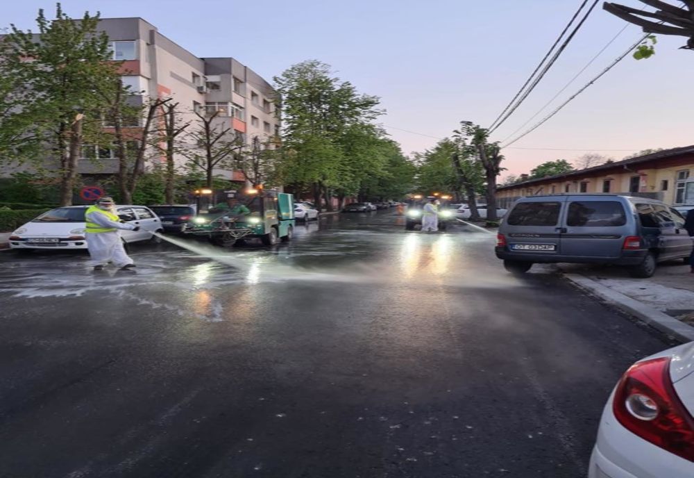 Străzile şi trotuarele din Slatina, dezinfectate din nou