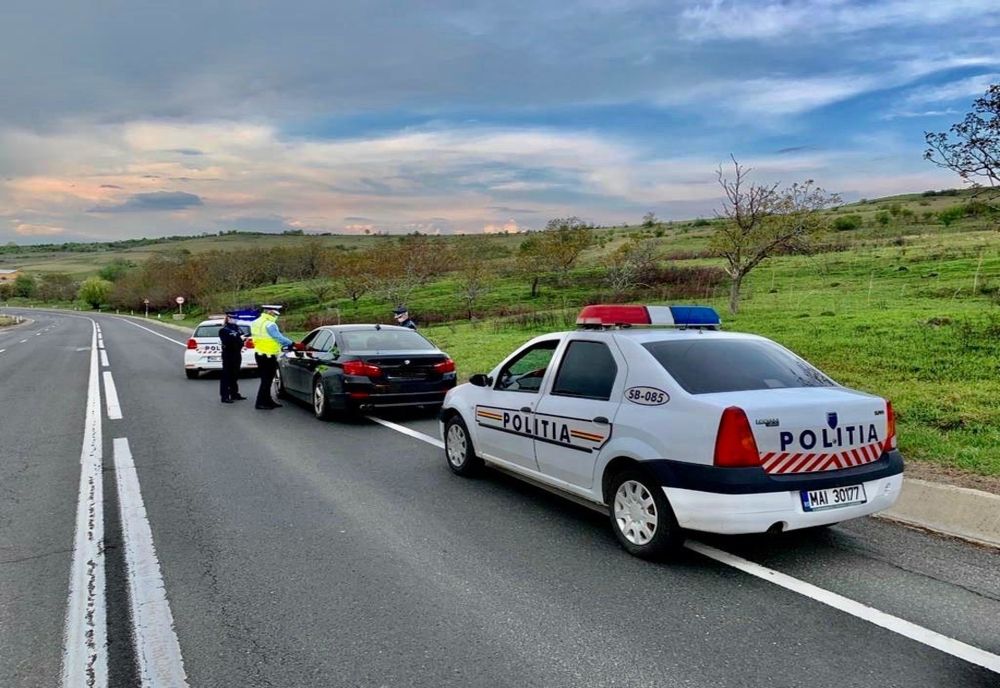 Mai mulţi romi din Olt sunt căutaţi de pliţişti după ce au ieşit la grătar, la iarbă verde, şi s-au postat pe Facebook