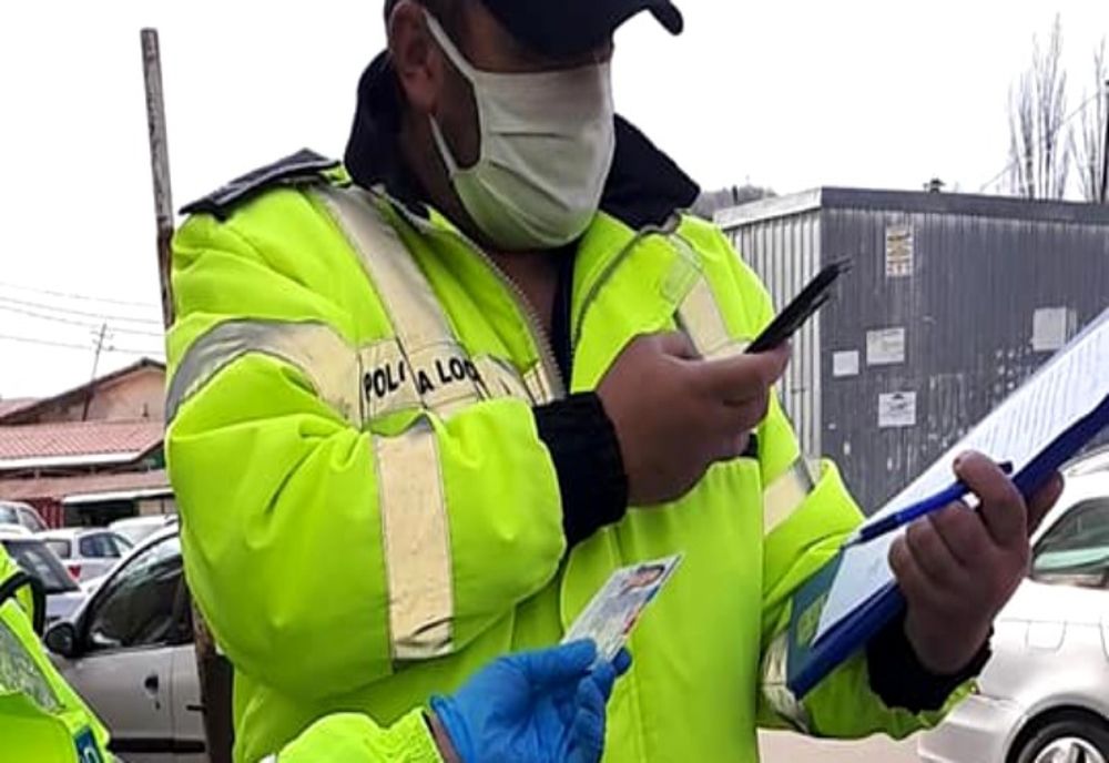 Doi bărbaţi din judeţul Olt, cercetaţi penal după ce le-au arătat poliţiştilor adeverinţe false