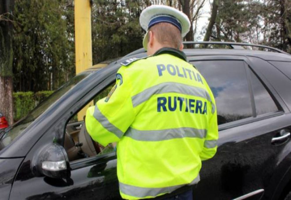 Au condus băuţi, în mod repetat, iar poliţiştii i-au reţinut