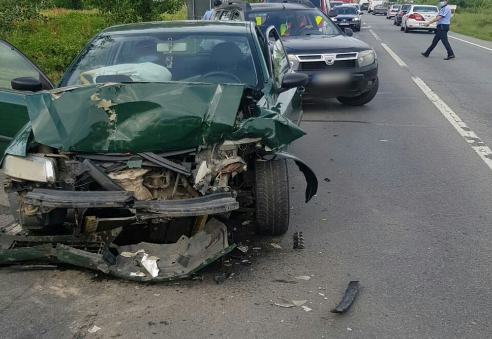 O persoană rănită într-un accident rutier cu trei maşini implicate, în Slatina