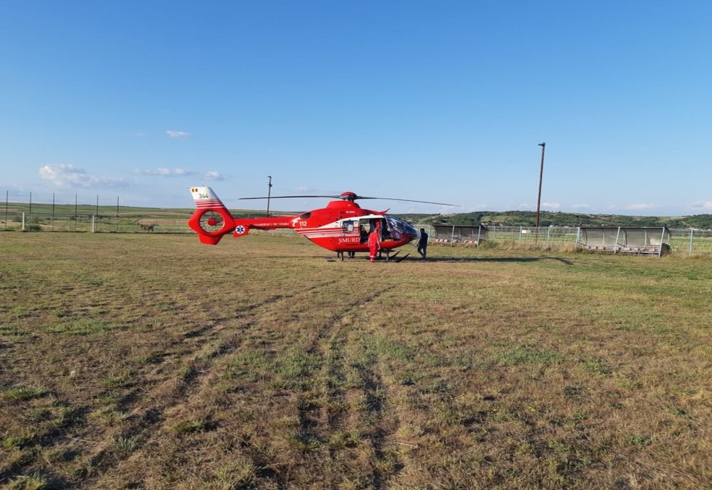 Accident grav de moped, în Olt. Bărbat preluat de elicopterul SMURD