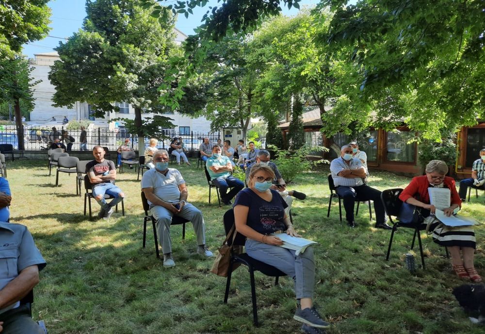 Soluţiile propuse pentru problema câinilor fără stăpân din Caracal, în dezbatere publică