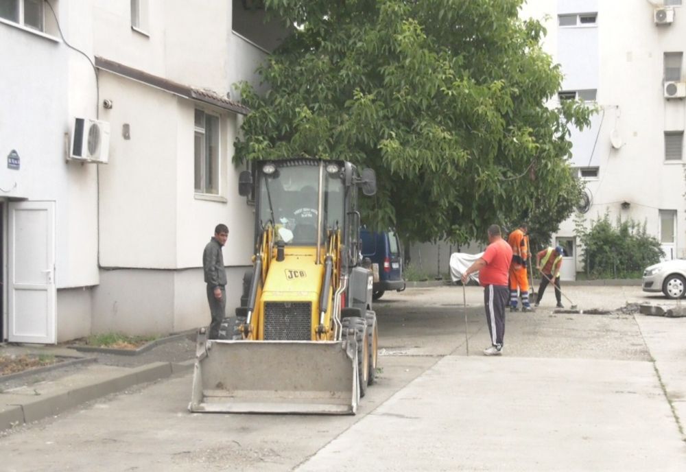 S-a trecut la asfaltarea străzilor degradate din Slatina